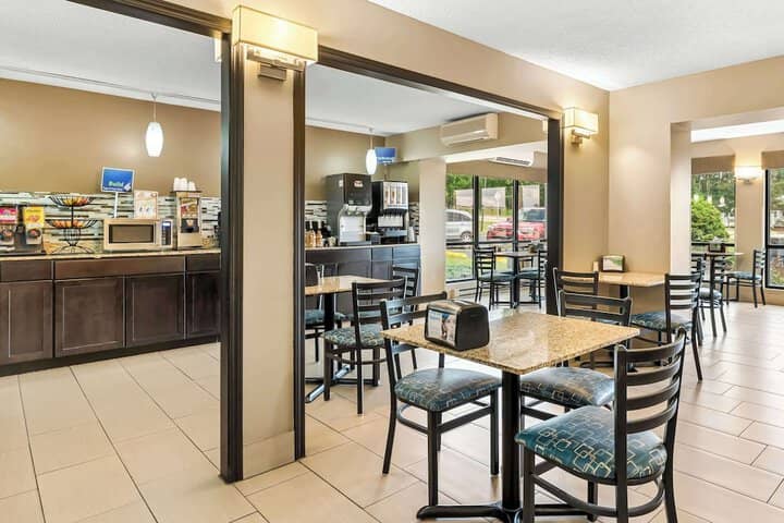 Breakfast area